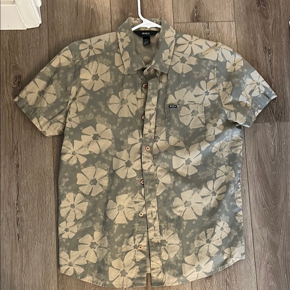 RVCA Gray and Cream Casual Button Down Shirt with Floral Design - Picture 1 of 2